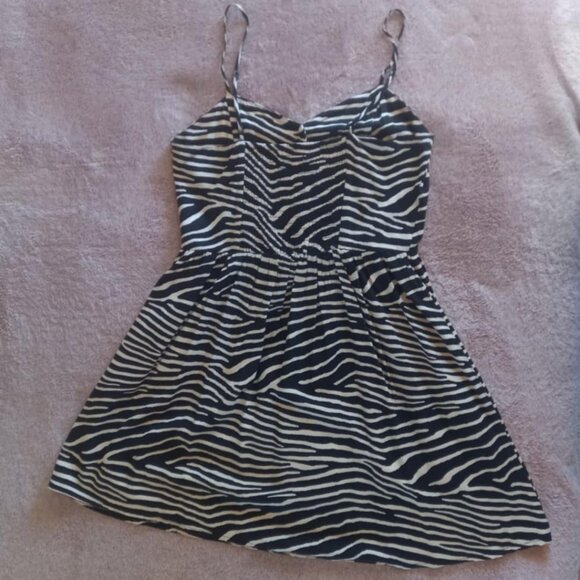 Super cute zebra print dress - Size 8 - Picture 4 of 5